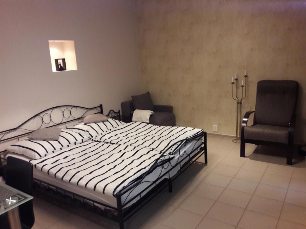 Lucas Apartment - Self Check-In Bratislava Bagian luar foto